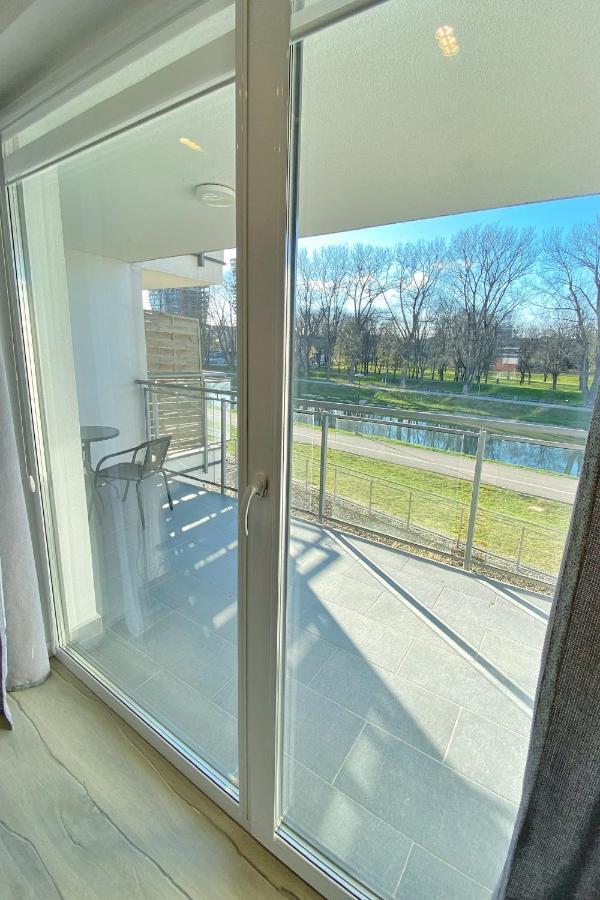 Capital Towers - Apartament Green Z Widokiem Na Rzeke Rzeszów Esterno foto