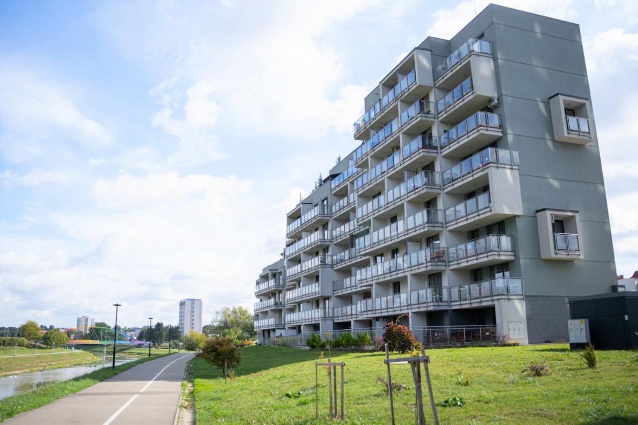 Capital Towers - Apartament Green Z Widokiem Na Rzeke Rzeszów Esterno foto